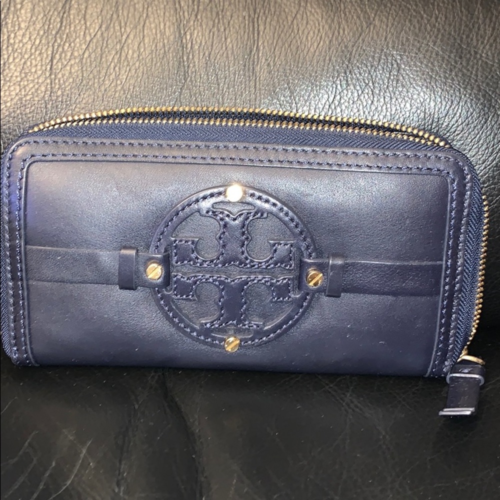 Tory Burch zipped wallet